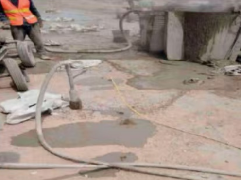 永兴水泥混凝土路面板底注浆技术 路面脱空注浆整治方案