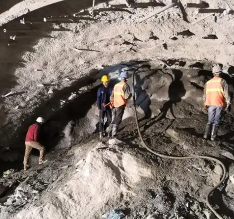 永兴隧道拱顶带模注浆料，微膨胀注浆料的特点及施工工艺